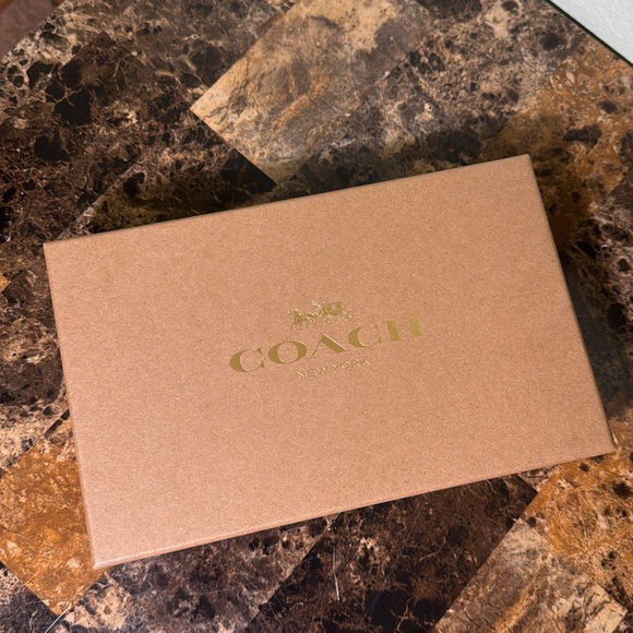 Black  Zip Around Wallet In Signature leather gift box - Picture 8 of 8